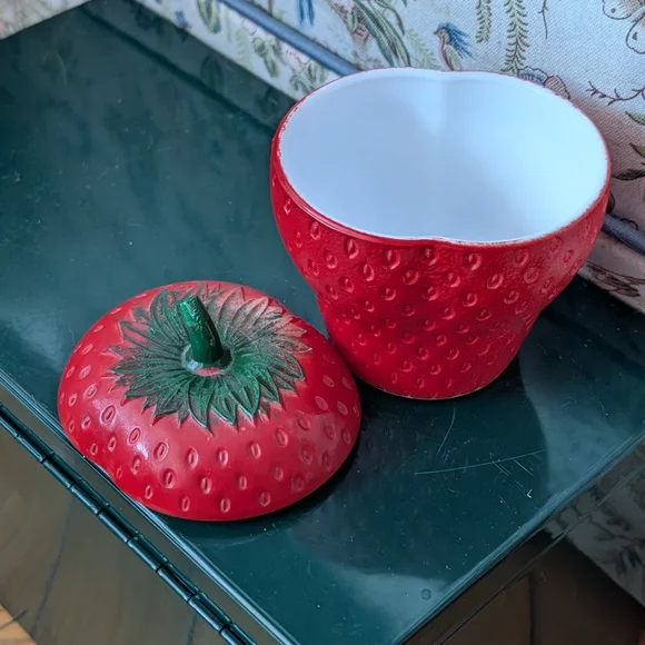 Vtg Milk Glass Strawberry Jar - Picture 3 of 13